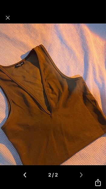 River Island v yaka crop