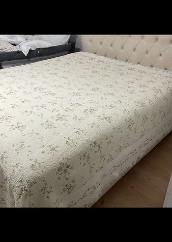 İşlemeli Beyaz Yatak Örtüsü - Görsel 4