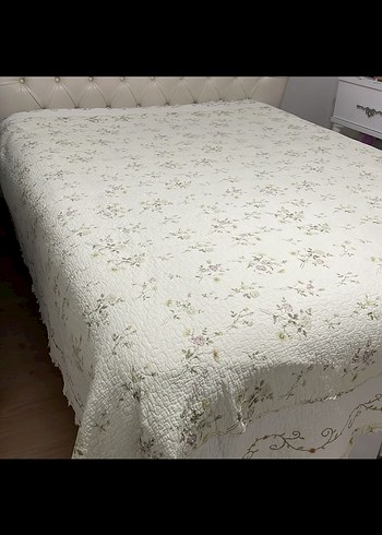 İşlemeli Beyaz Yatak Örtüsü - Görsel 2