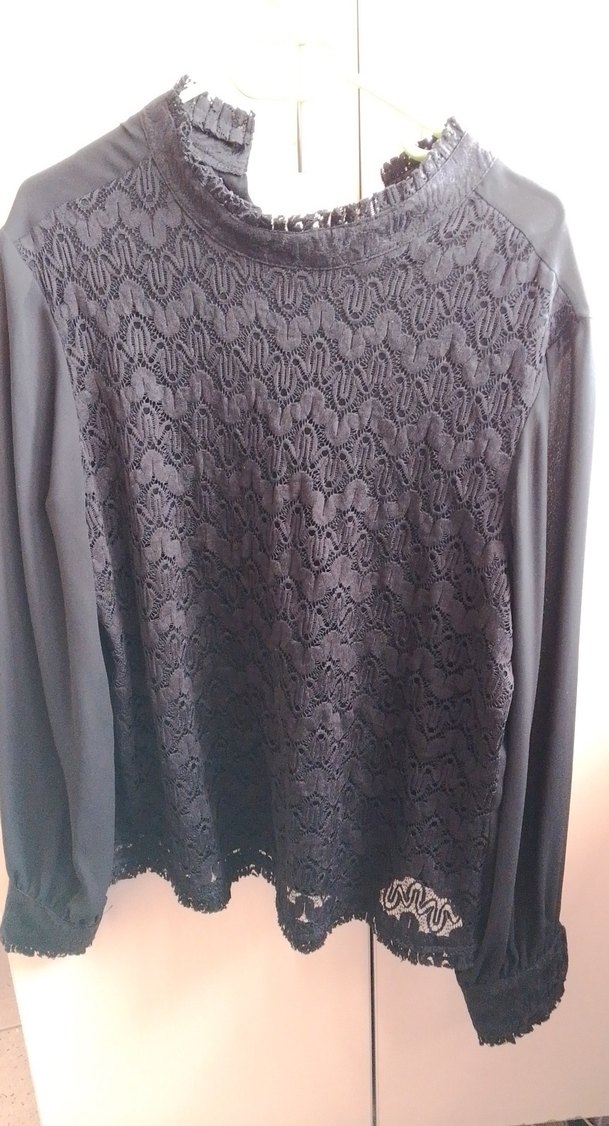 Uzun Kollu Siyah Dantelli Kadın Bluz - Görsel 2