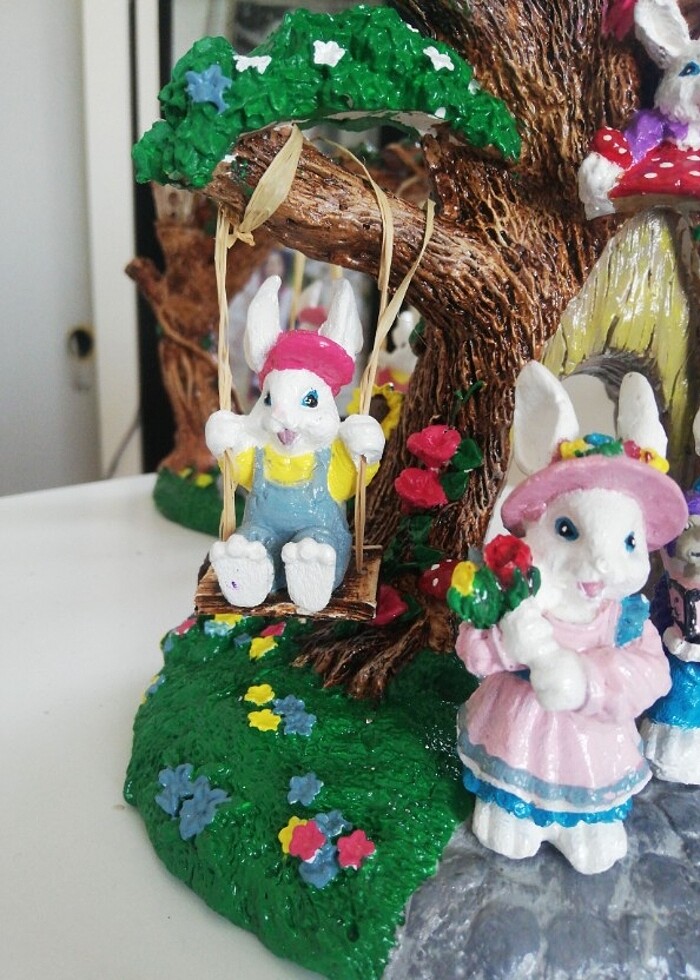 Ağaç orman evi ve yanındaki sallanan tavşanlar dahildir - Görsel 5