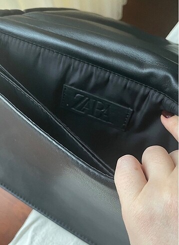  Beden siyah Renk Zara yumuşak deri görünümlü siyah omuz çantası