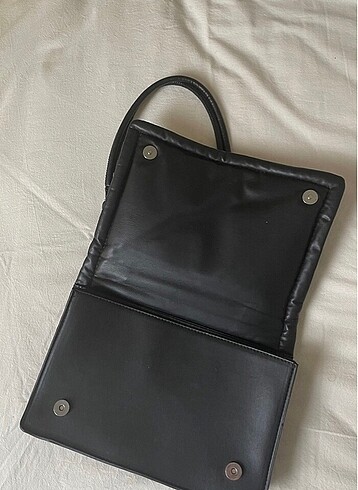 Zara Zara yumuşak deri görünümlü siyah omuz çantası