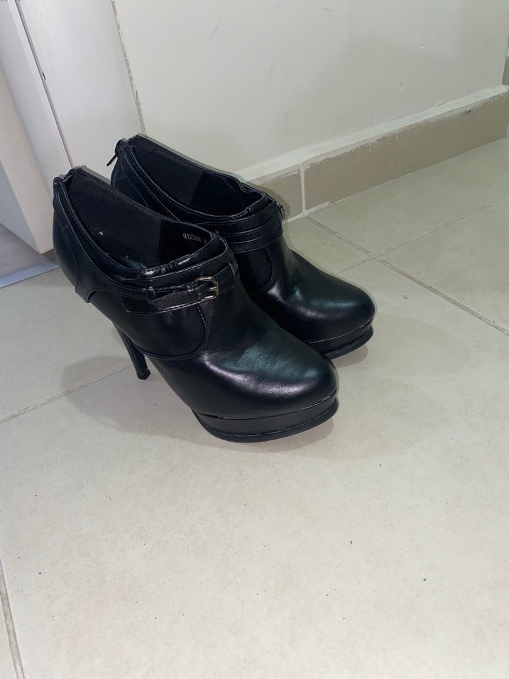 Tokalı Siyah Deri Stiletto Topuklu Kadın Bot - Görsel 2