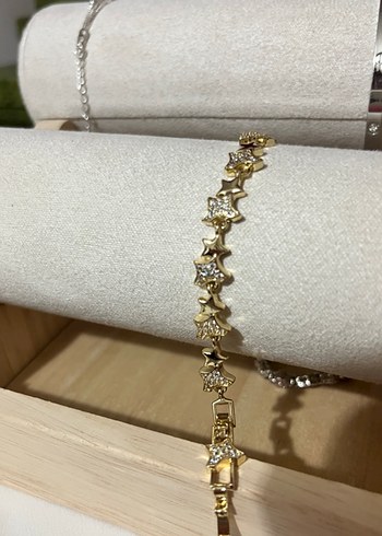 İşlemeli Yıldızlı Gold Bileklik - Görsel 2