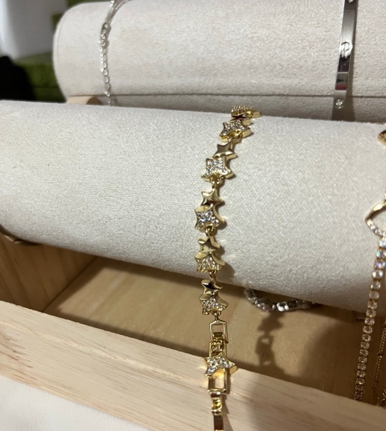 İşlemeli Yıldızlı Gold Bileklik - Görsel 2