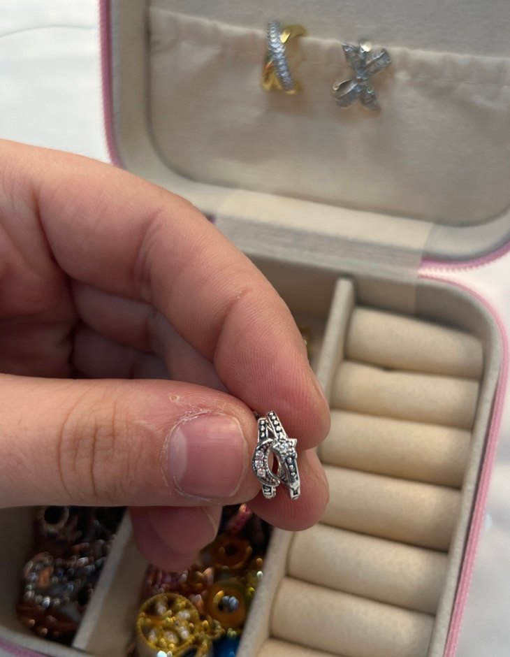 Gri Nakışlı Siyah Rock Punk Halka Küpe - Görsel 4