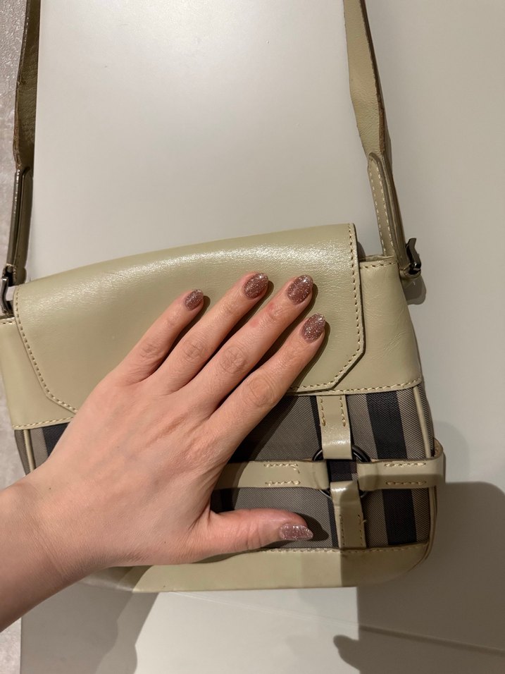 Burberry Bej Deri Kareli Tokalı Kadın Çanta - Görsel 4