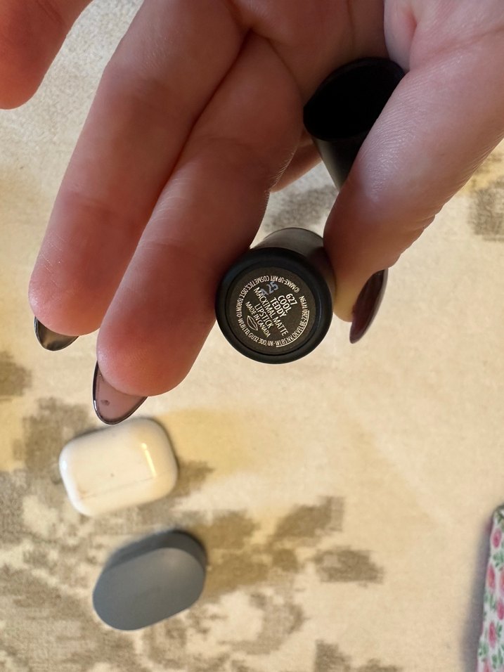 MAC Siyah Mat Ruj - Görsel 3