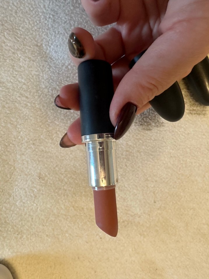 MAC Siyah Mat Ruj - Görsel 2