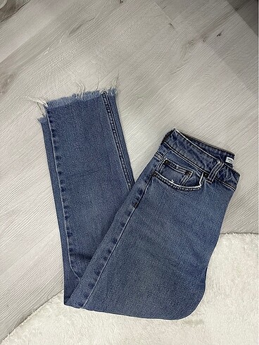 BERSHKA jean