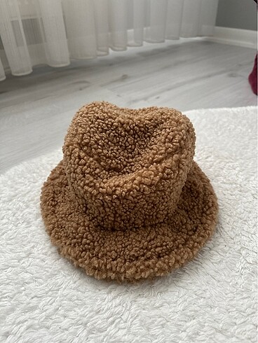 Peluş şapka