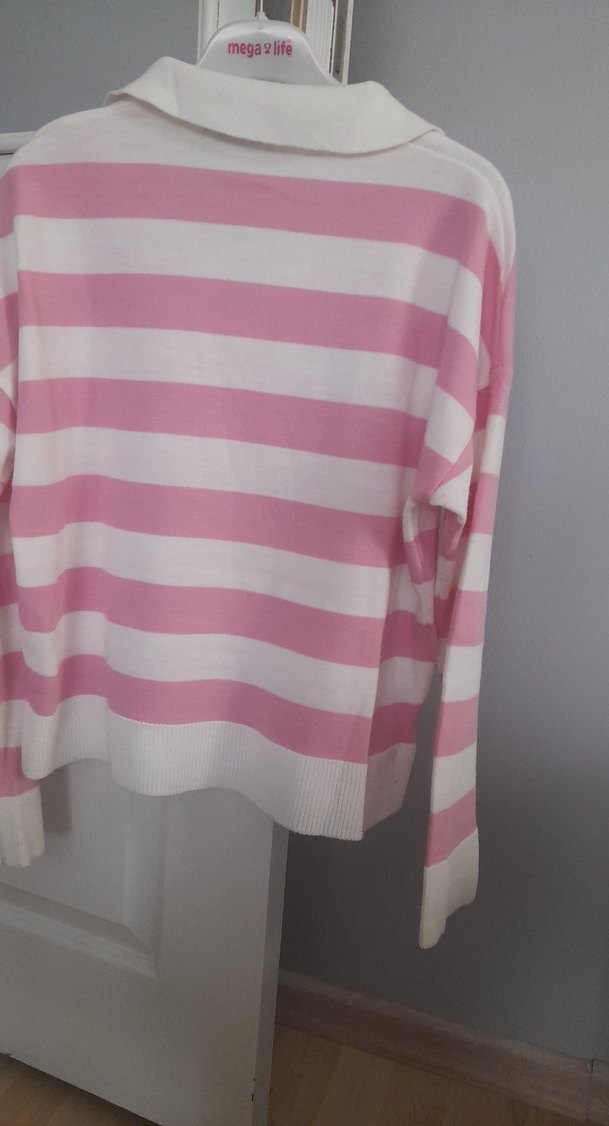 Pembe Beyaz Çizgili V Yaka Örgü Kazak - Görsel 3