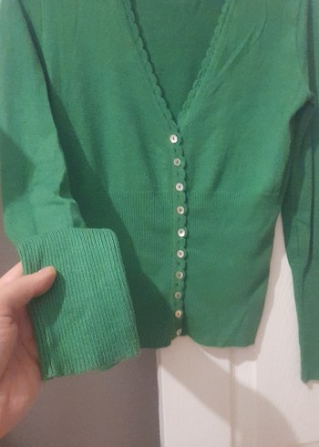 Düğmeli Yeşil V Yakalı İnce Triko Hırka - Görsel 2