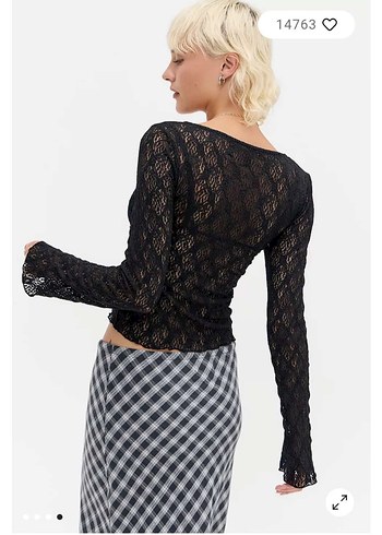 Urban outfitters Dantel Detaylı Siyah V Yaka Bluz - Görsel 3