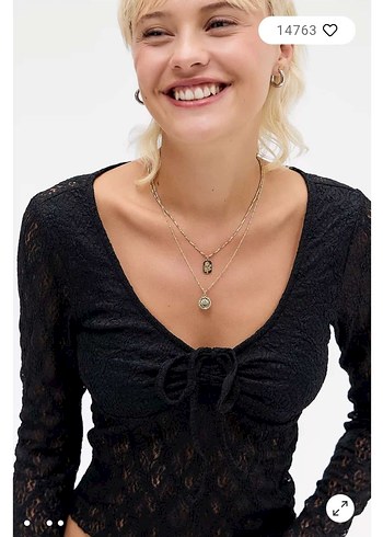 Dantel Detaylı Siyah V Yaka Kadın Bluz urbanoutfitters - Görsel 2