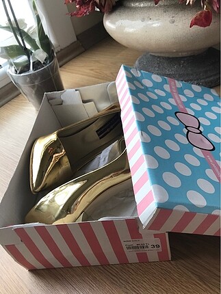 Pelinin Ayakkabıları Gold Stiletto