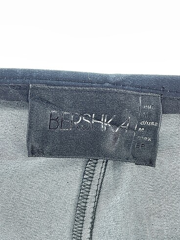 m Beden lacivert Renk Bershka Bermuda / Kapri %70 İndirimli.