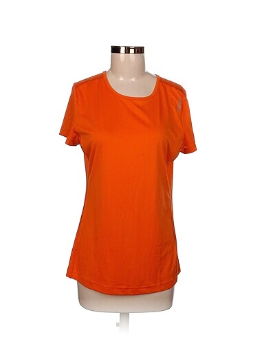 Reebok T-shirt %70 İndirimli.