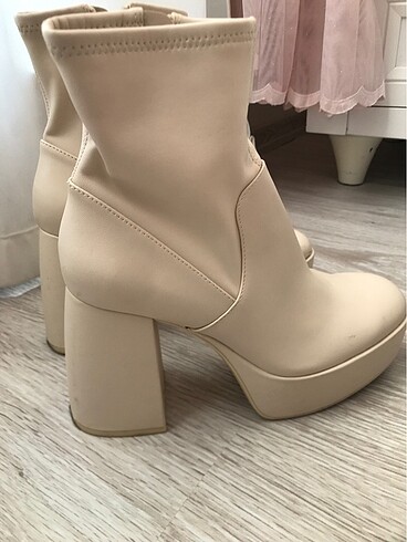 38 Beden bershka topuklu bot