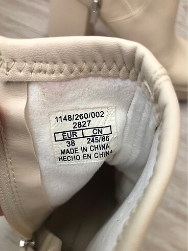 38 Beden beyaz Renk bershka topuklu bot