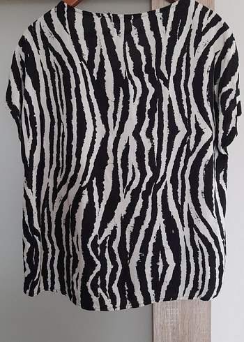 Bohem Zebra Desenli V Yaka Kadın Bluz - Görsel 3