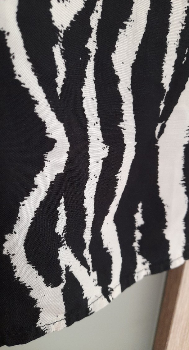 Bohem Zebra Desenli V Yaka Kadın Bluz - Görsel 4