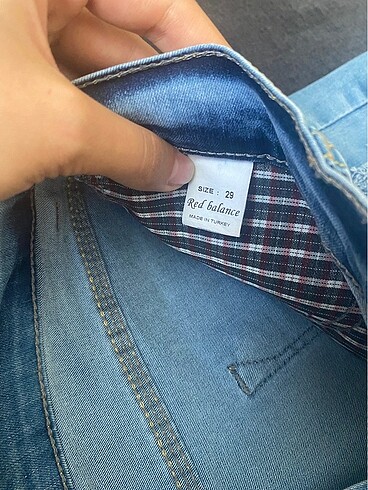 Diğer Yırtmaç detaylı mavi kot şort