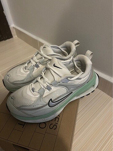 36,5 Beden beyaz Renk Nike Air Max Bliss Kadın Spor Ayakkabı
