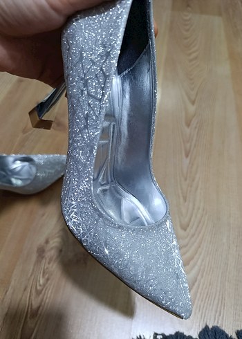 inci Gri Parlak Yılan Desenli Stiletto Topuklu Ayakkabı