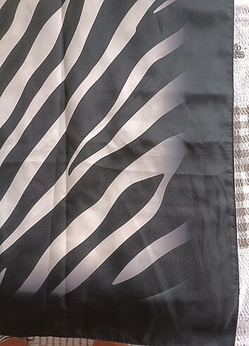 Diğer Zebra desenli eşarp temizdir 