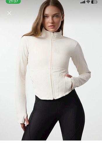 Krem Renk Yüksek Yakalı Spor body
