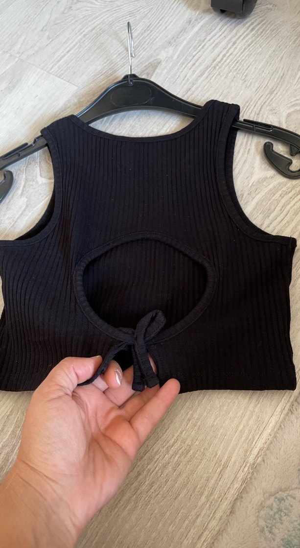 Siyah Triko Kolsuz Crop Top - Görsel 3