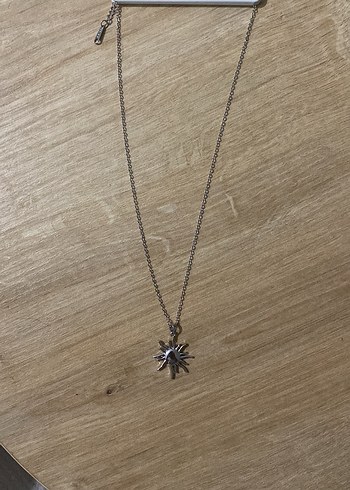 Zincir Detaylı Güneşli Minimalist Kadın Kolye