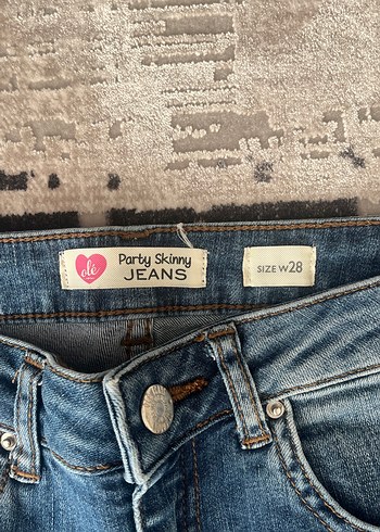 Nakışlı Düğmeli Kadın Mavi Jean - Görsel 2