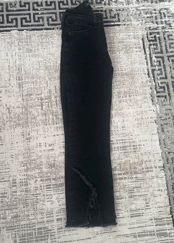 Siyah Yırtmaçlı Midi Kot Pantolon - Görsel 3