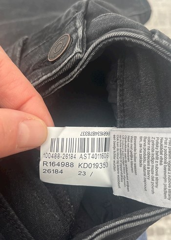 Siyah Yırtmaçlı Midi Kot Pantolon - Görsel 4