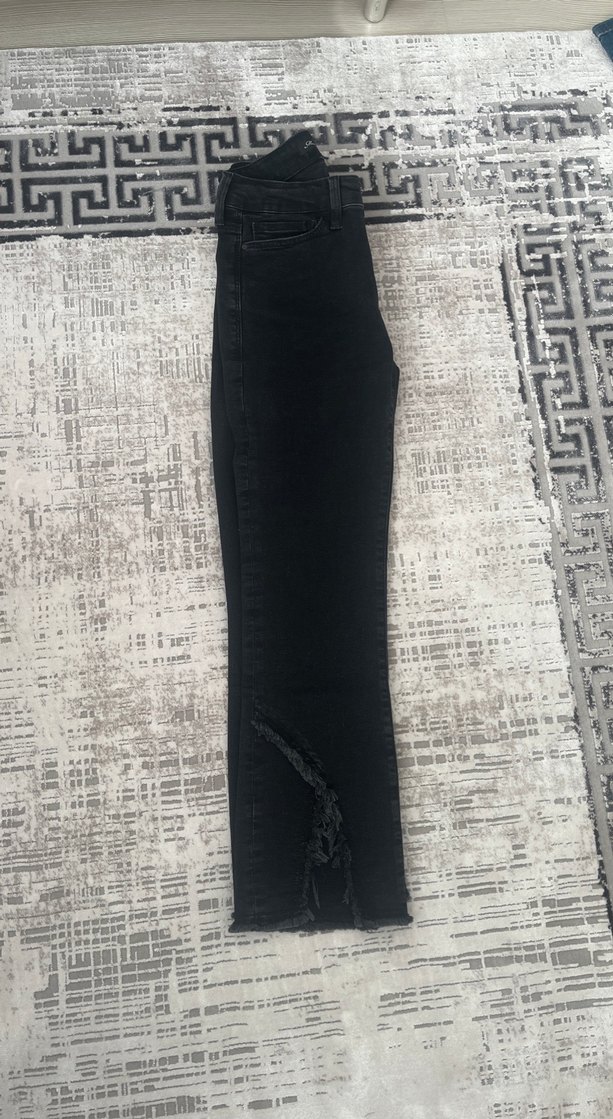 Siyah Yırtmaçlı Midi Kot Pantolon - Görsel 3