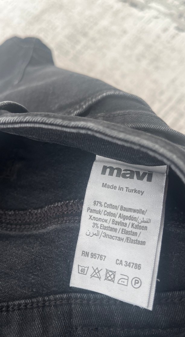 Siyah Yırtmaçlı Midi Kot Pantolon - Görsel 5