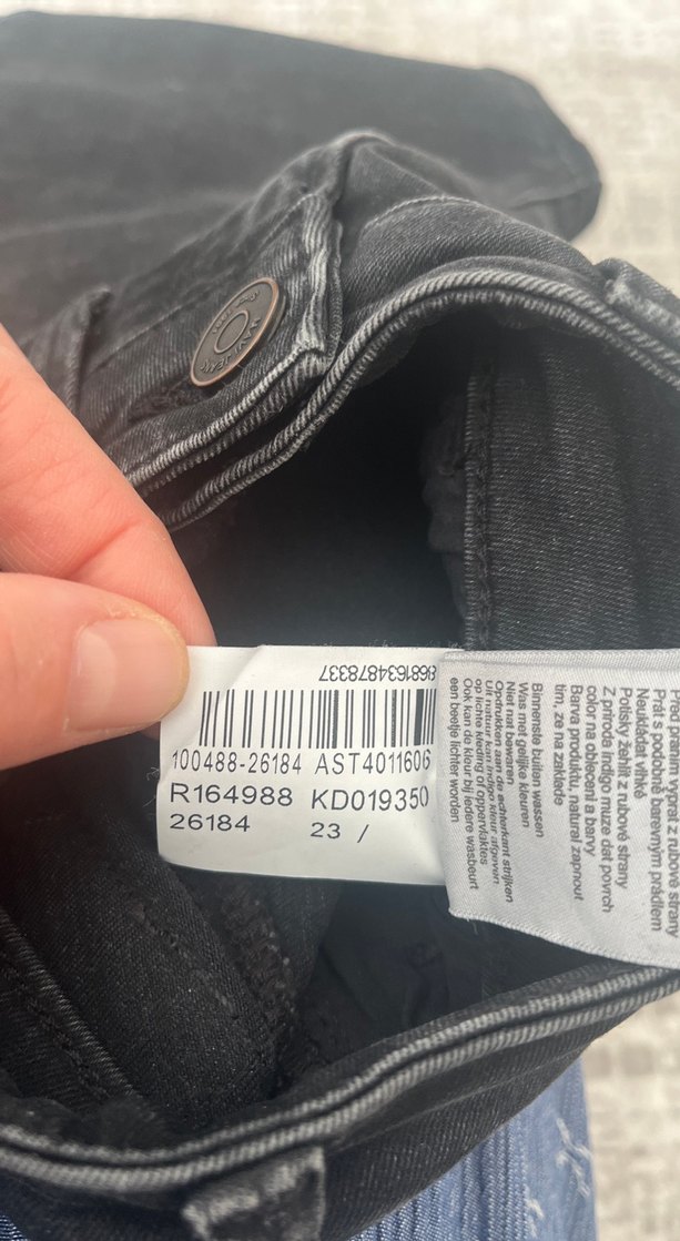 Siyah Yırtmaçlı Midi Kot Pantolon - Görsel 4