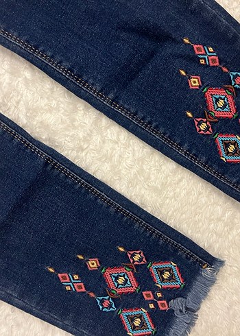 Nakışlı ve Boncuklu Bohem Kadın Kot Pantolon - Görsel 2