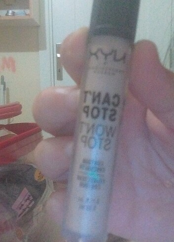 Nyx kapatıcı fondöten 