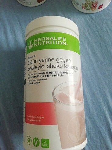 Ahududu ve beyaz cikolata aromalı herbalife shake 