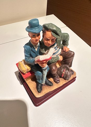 İki Adam ve Kitap Figürü - Görsel 2