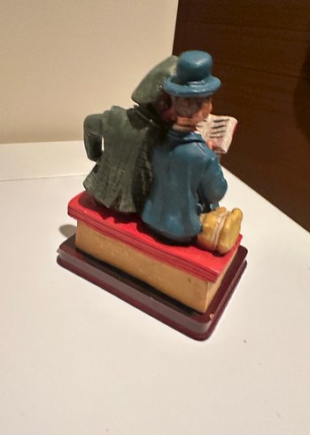 İki Adam ve Kitap Figürü - Görsel 3