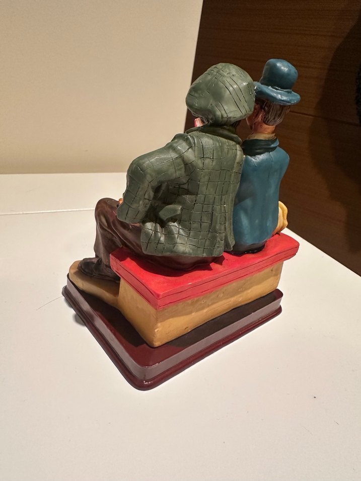 İki Adam ve Kitap Figürü - Görsel 4