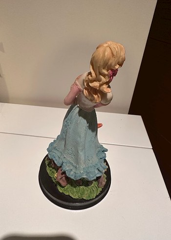 Pastel Renkli Çiçek Sepeti Taşıyan Kadın Biblo - Görsel 4