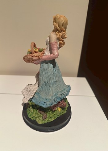 Pastel Renkli Çiçek Sepeti Taşıyan Kadın Biblo - Görsel 3