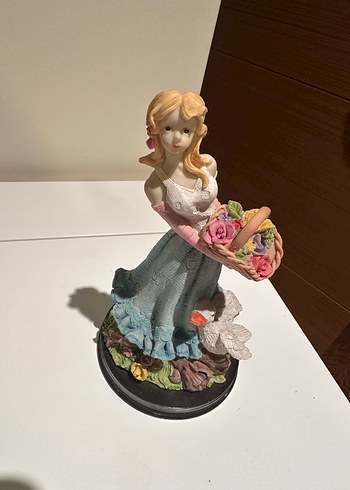 Pastel Renkli Çiçek Sepeti Taşıyan Kadın Biblo - Görsel 2