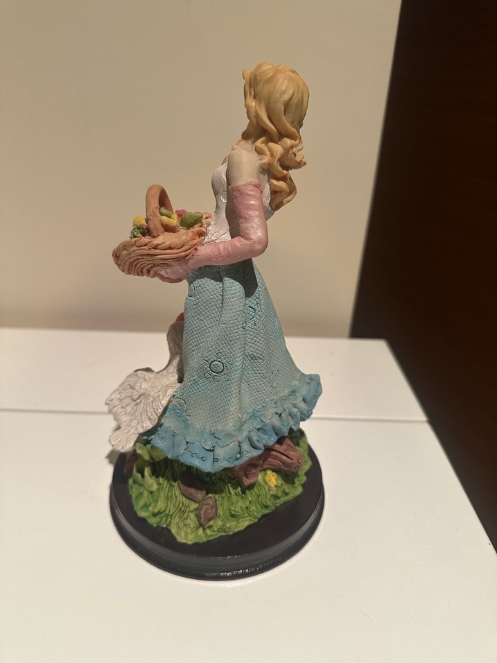 Pastel Renkli Çiçek Sepeti Taşıyan Kadın Biblo - Görsel 3